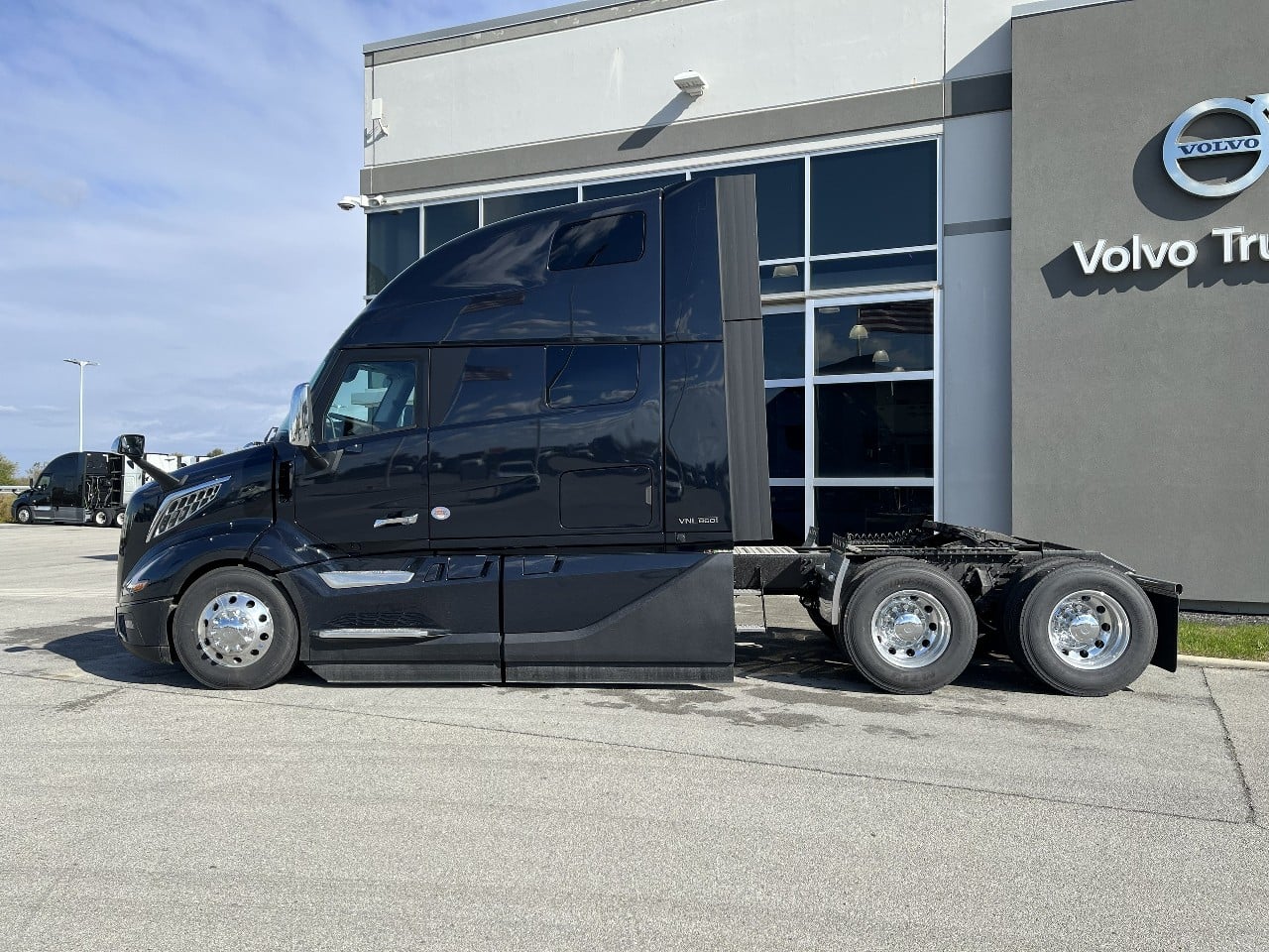 2026 Volvo - image 8