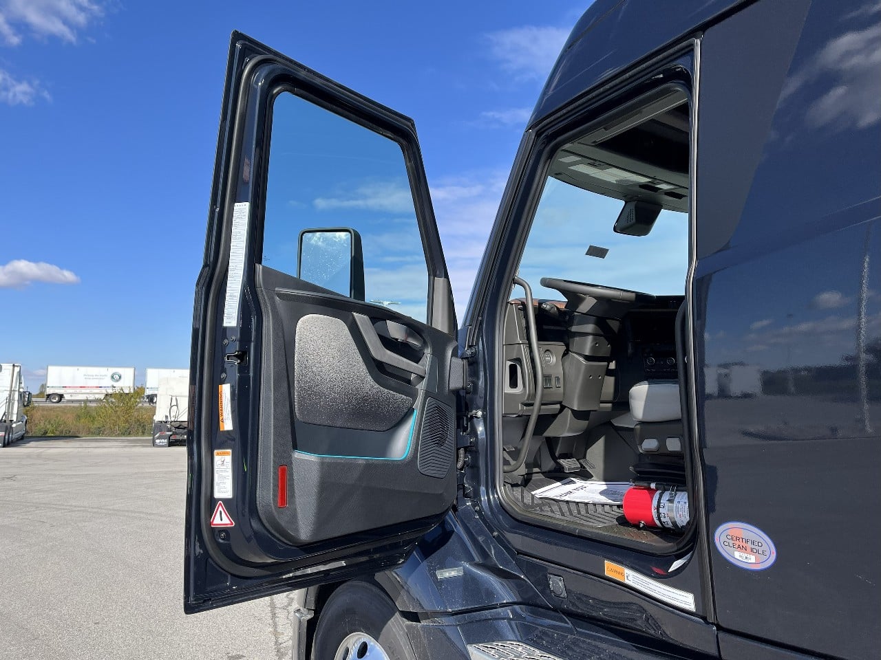 2026 Volvo - image 9