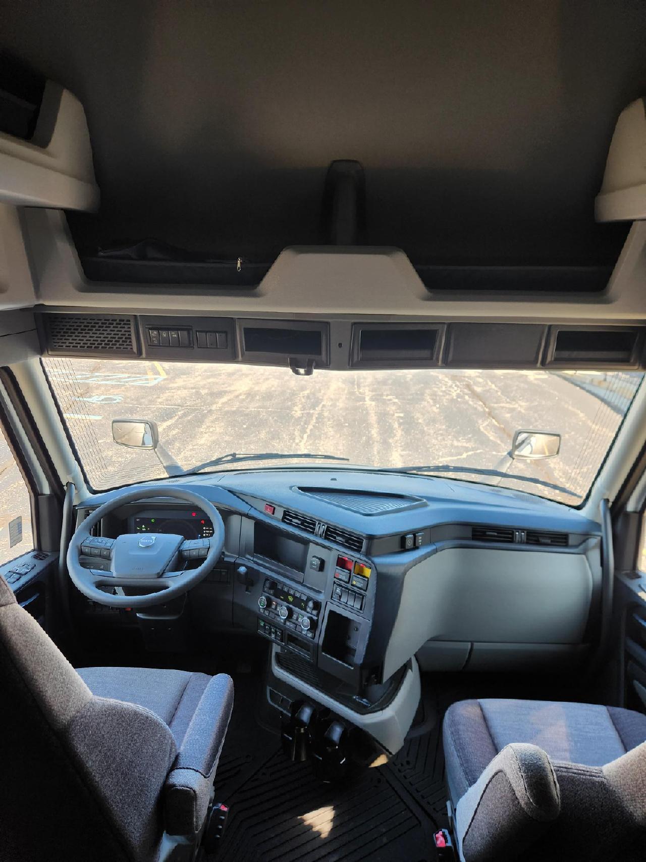 2026 Volvo - image 9