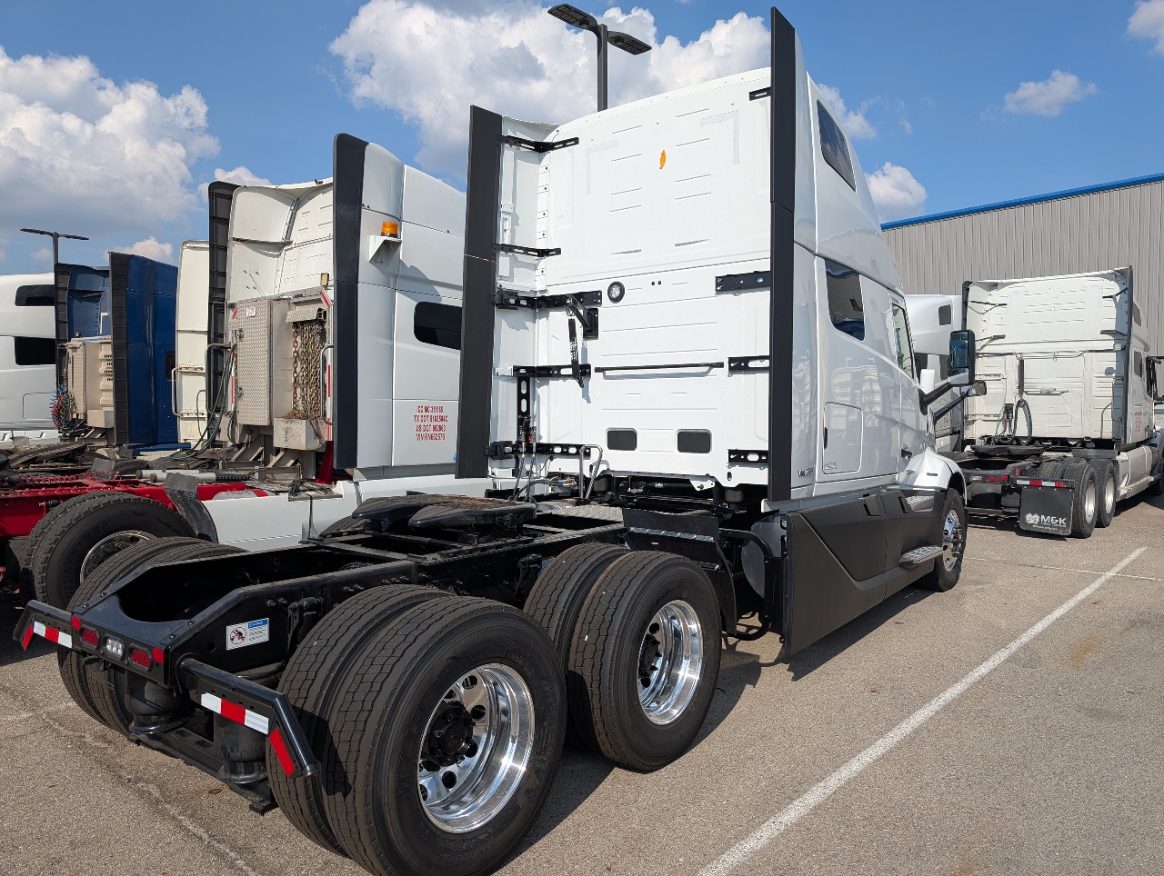 2026 Volvo - image 5