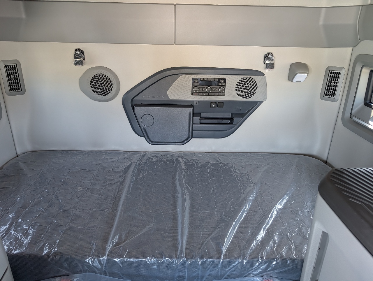 2026 Volvo - image 11