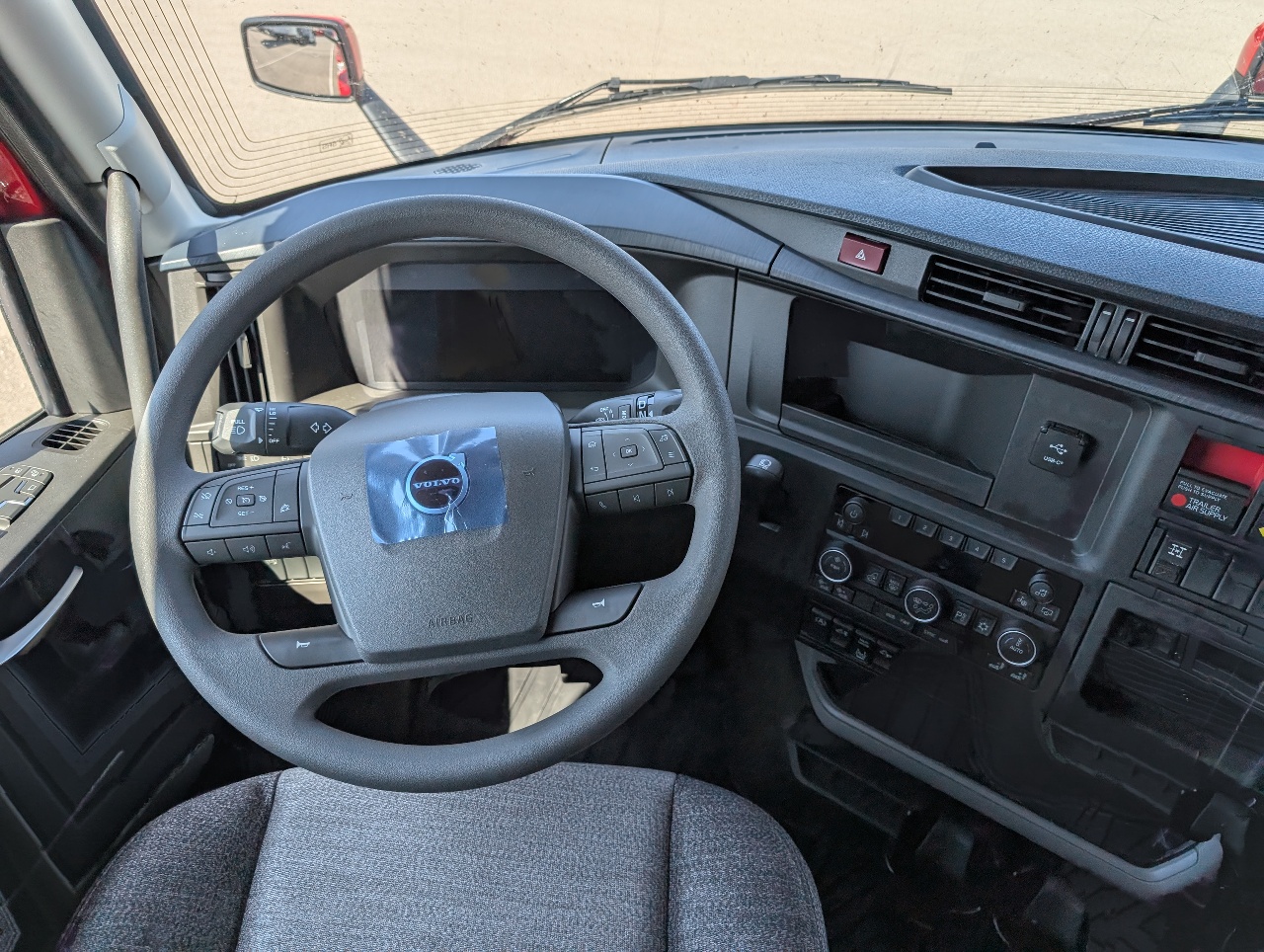 2026 Volvo - image 9