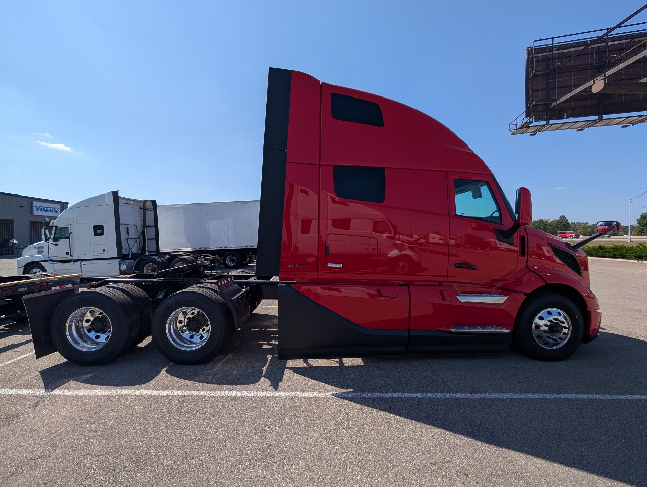 2026 Volvo - image 7