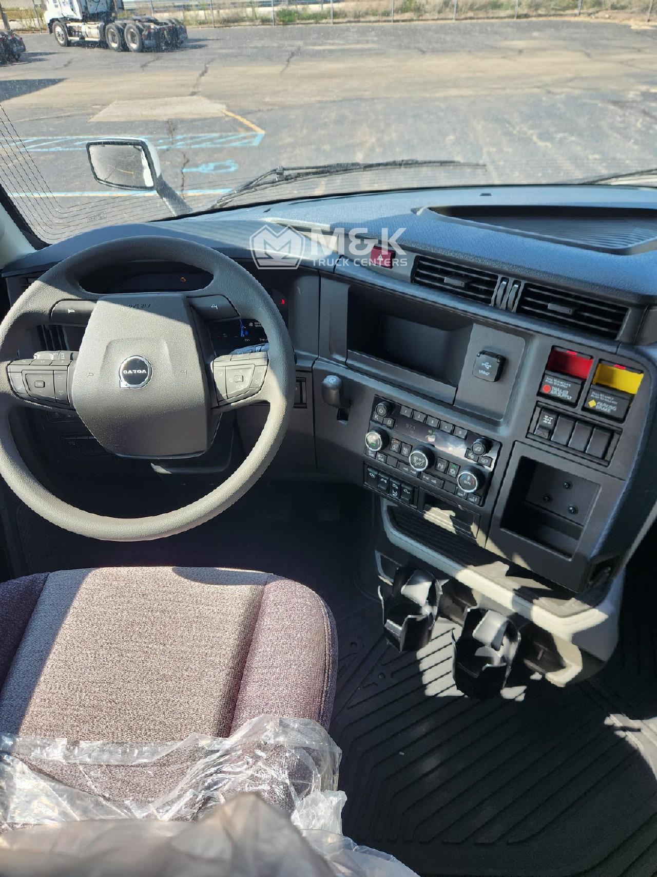 2026 Volvo - image 7