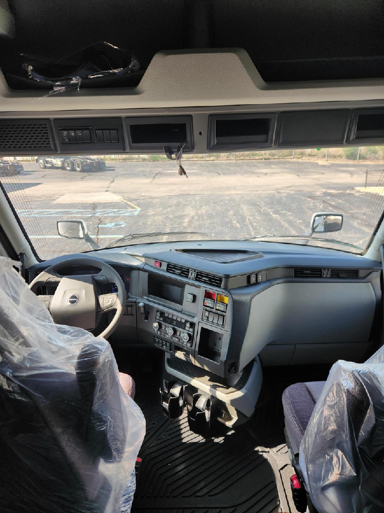 2026 Volvo - image 8