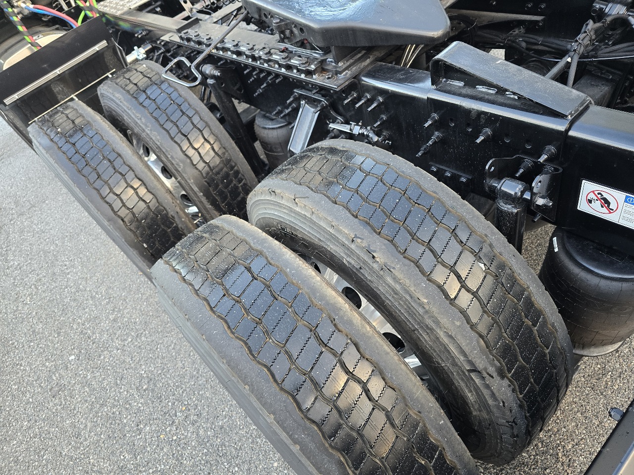 2026 Volvo - image 13