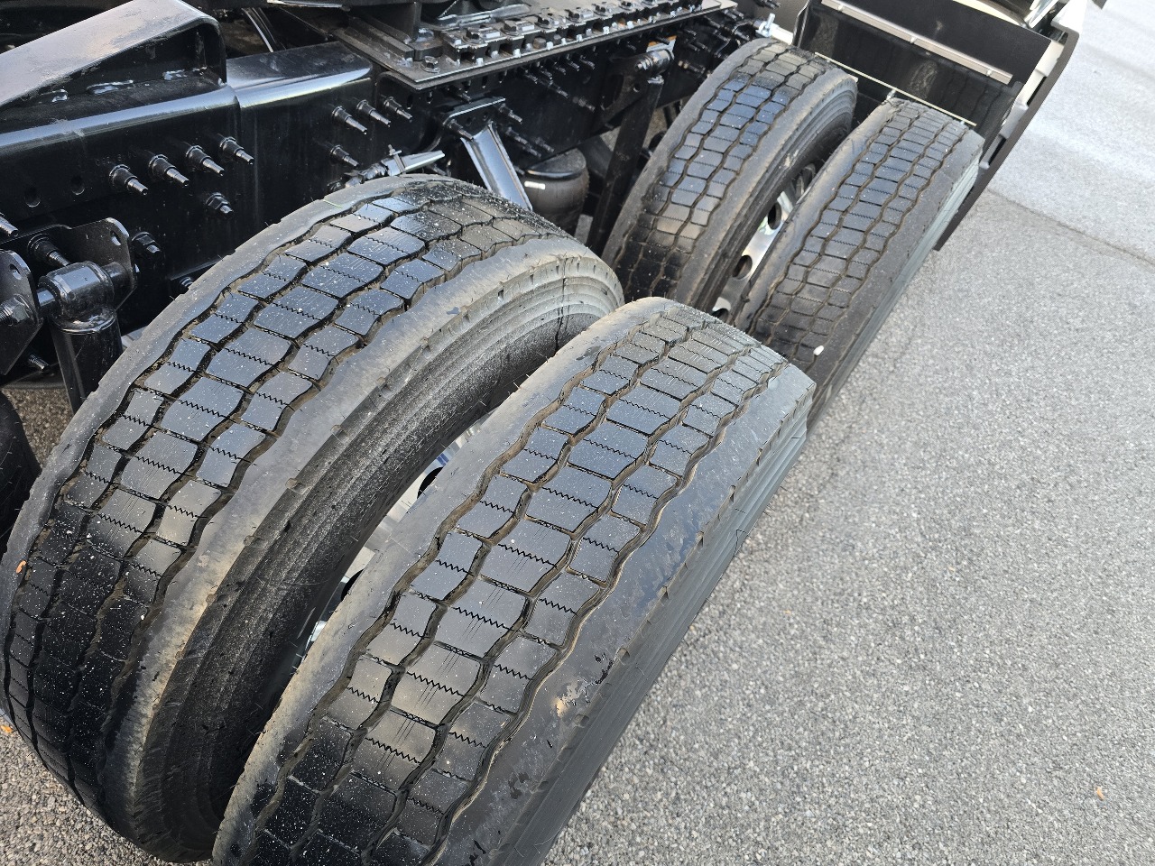 2026 Volvo - image 14