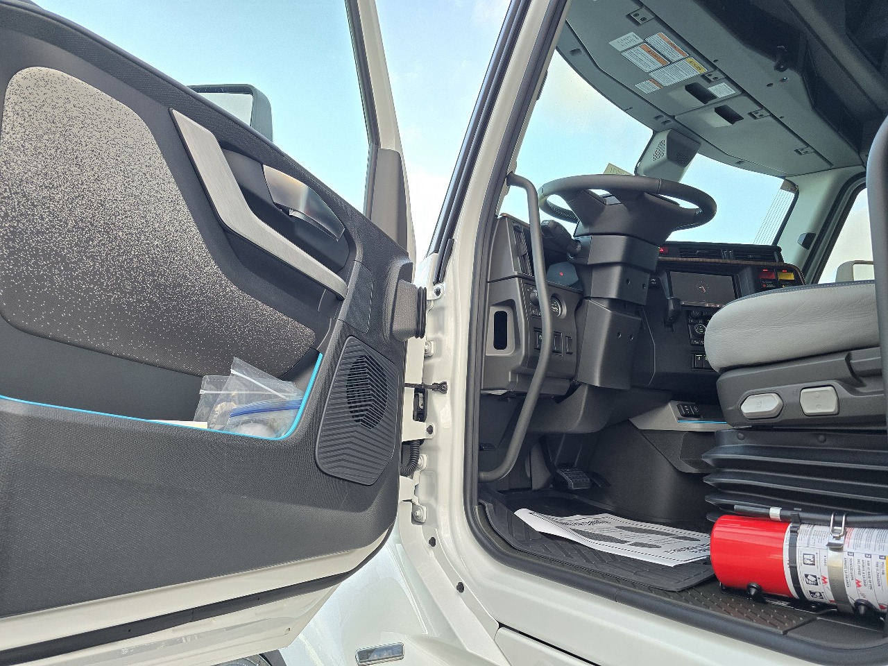 2026 Volvo - image 6