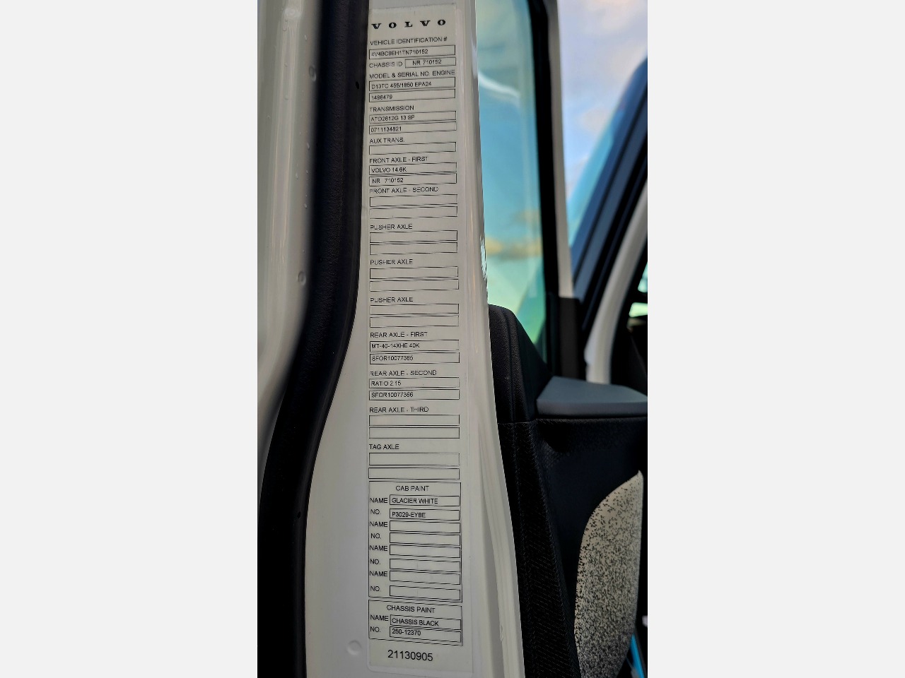 2026 Volvo - image 7