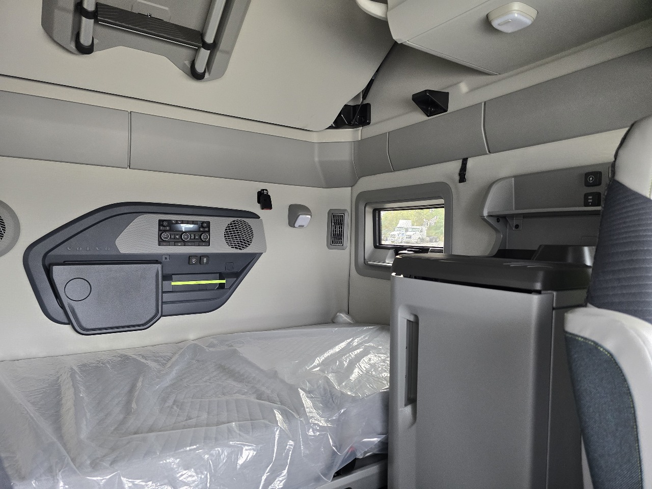 2026 Volvo - image 11