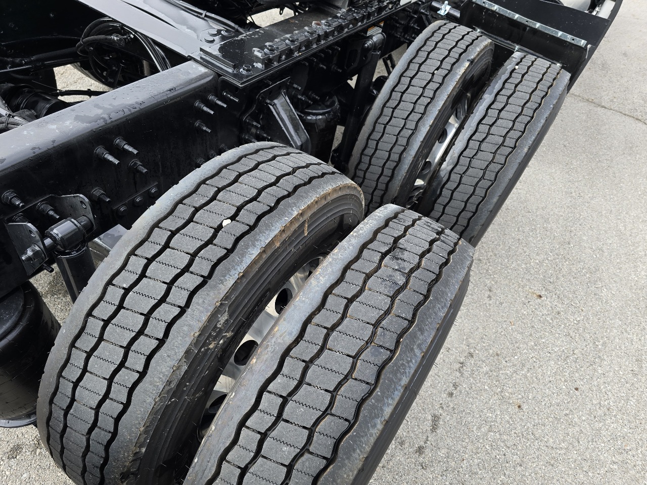 2026 Volvo - image 14