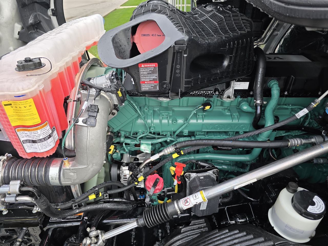 2026 Volvo - image 15