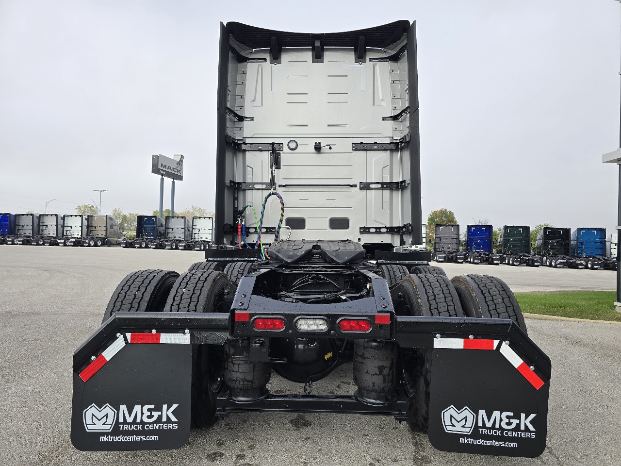 2026 Volvo - image 4