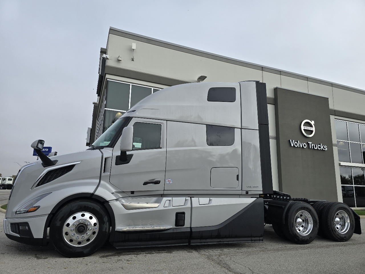 2026 Volvo - image 5