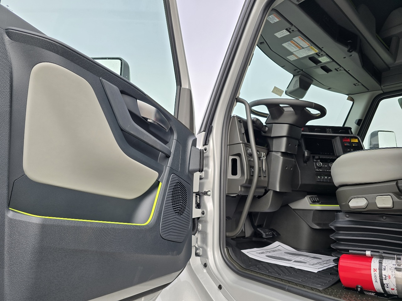 2026 Volvo - image 6