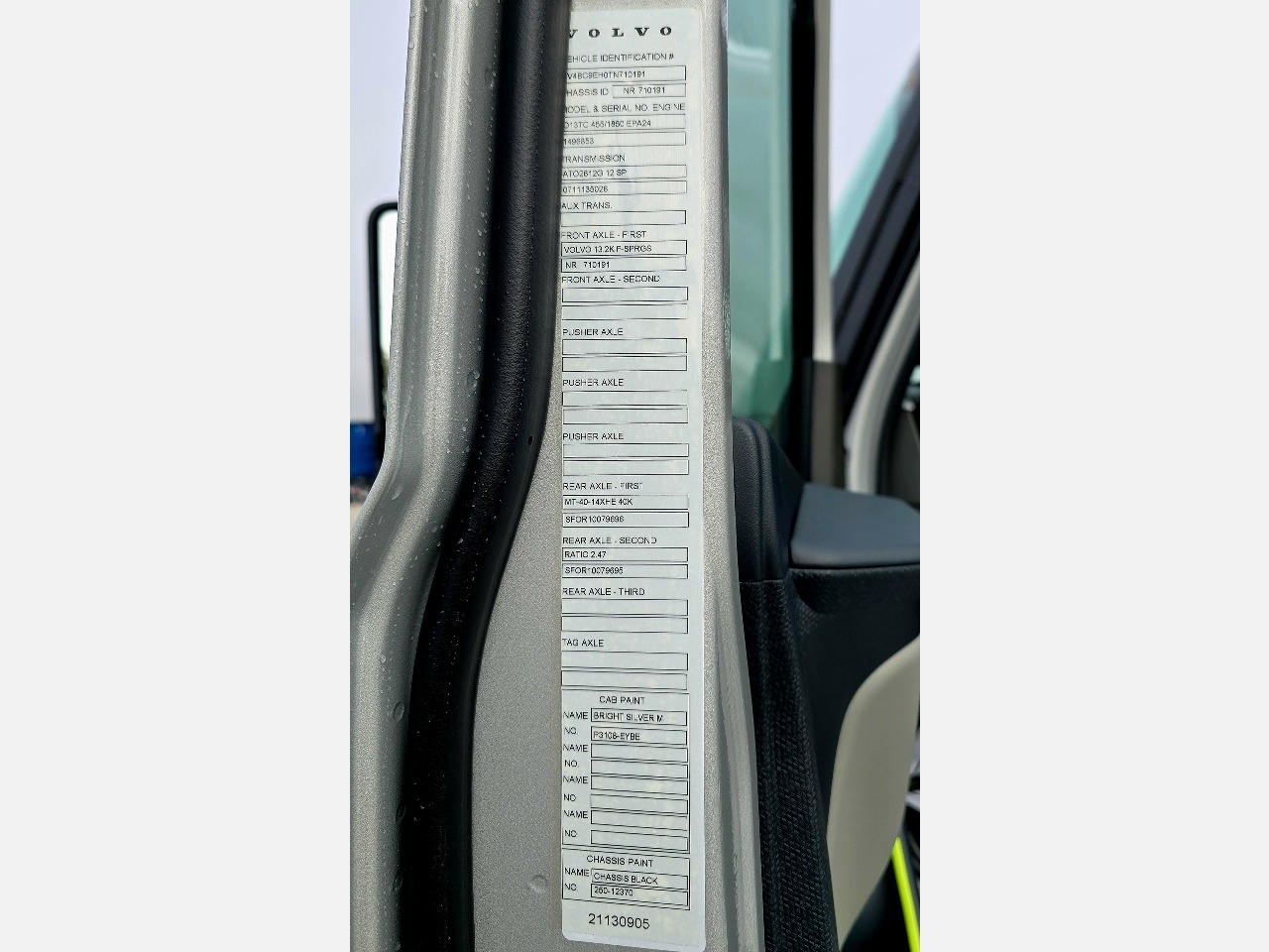 2026 Volvo - image 7