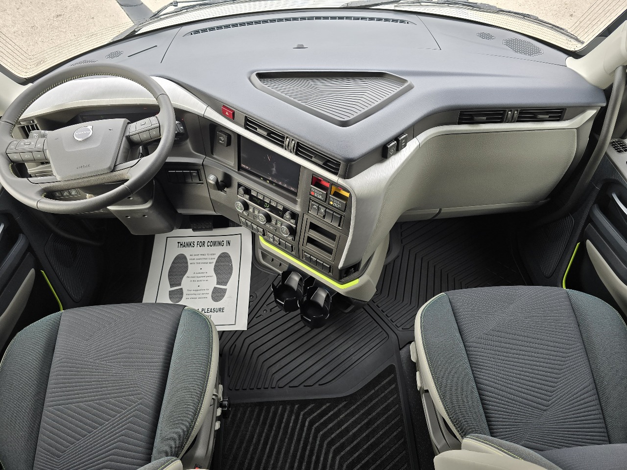 2026 Volvo - image 9