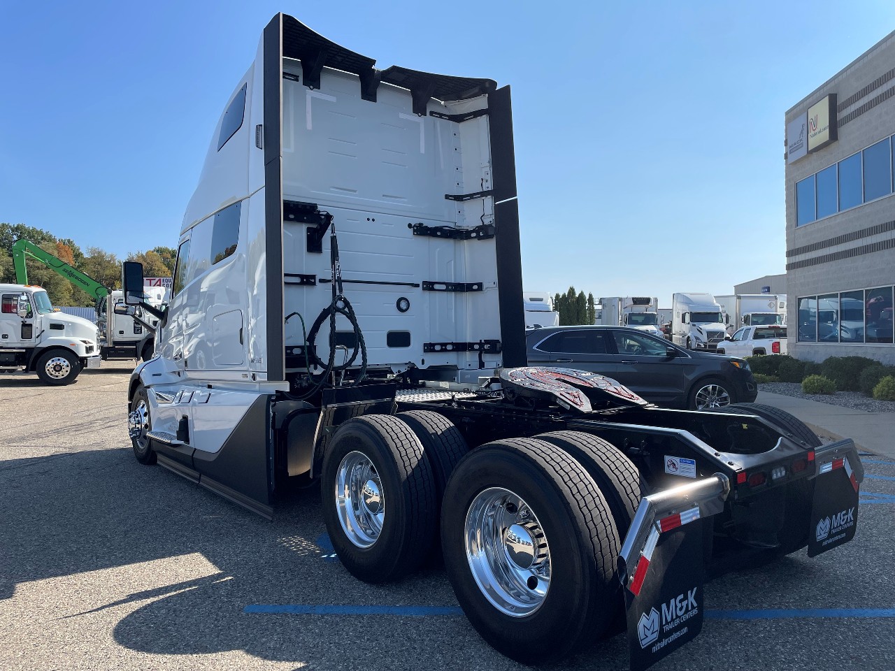 2026 Volvo - image 4