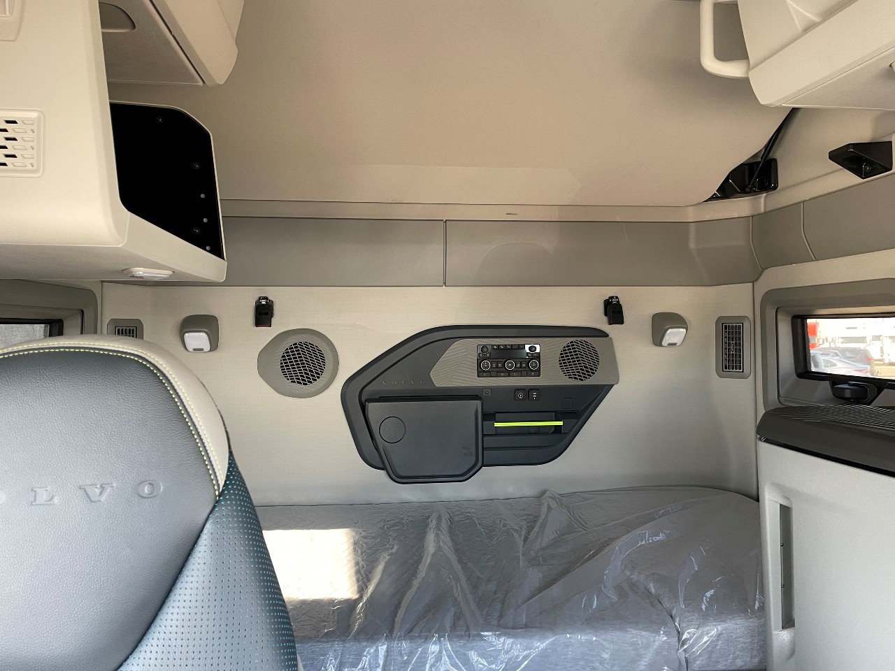 2026 Volvo - image 6