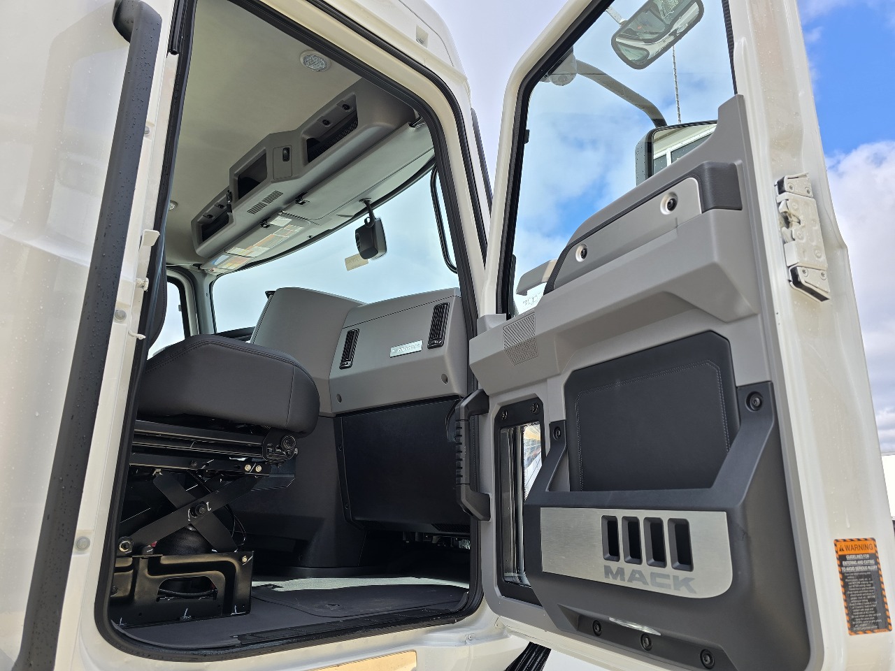 2026 Mack - image 5