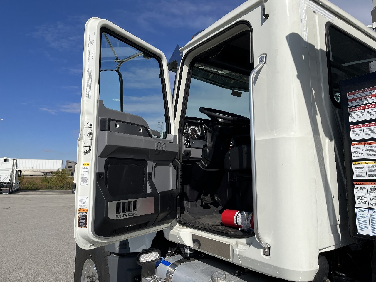 2026 Mack Granite - image 10