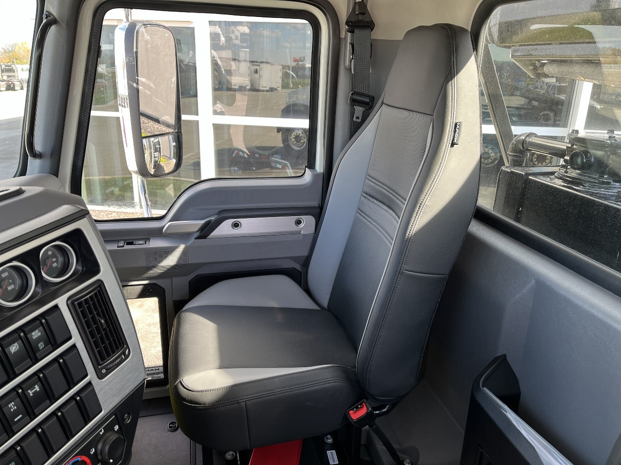 2026 Mack Granite - image 14