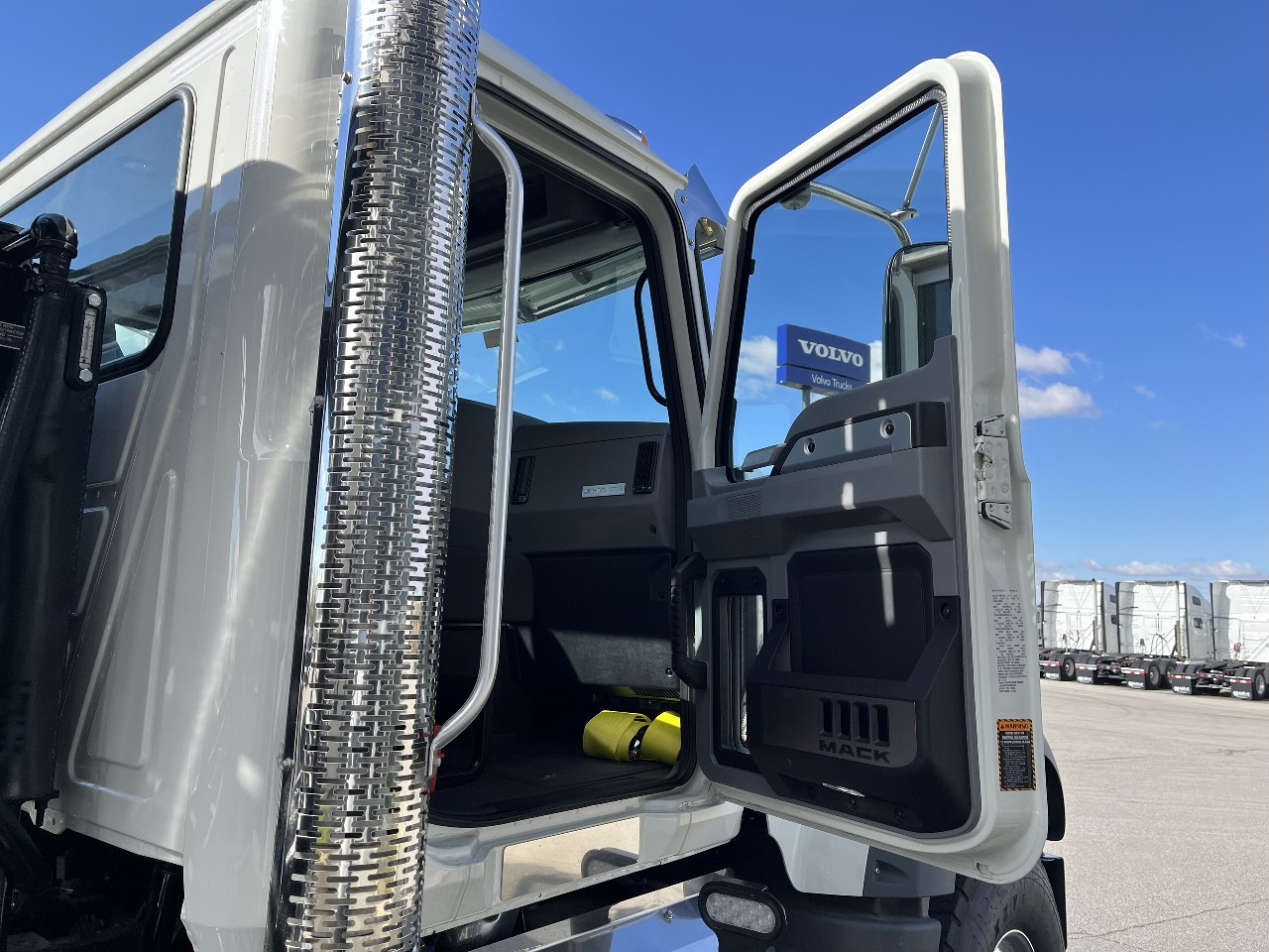 2026 Mack Granite - image 16