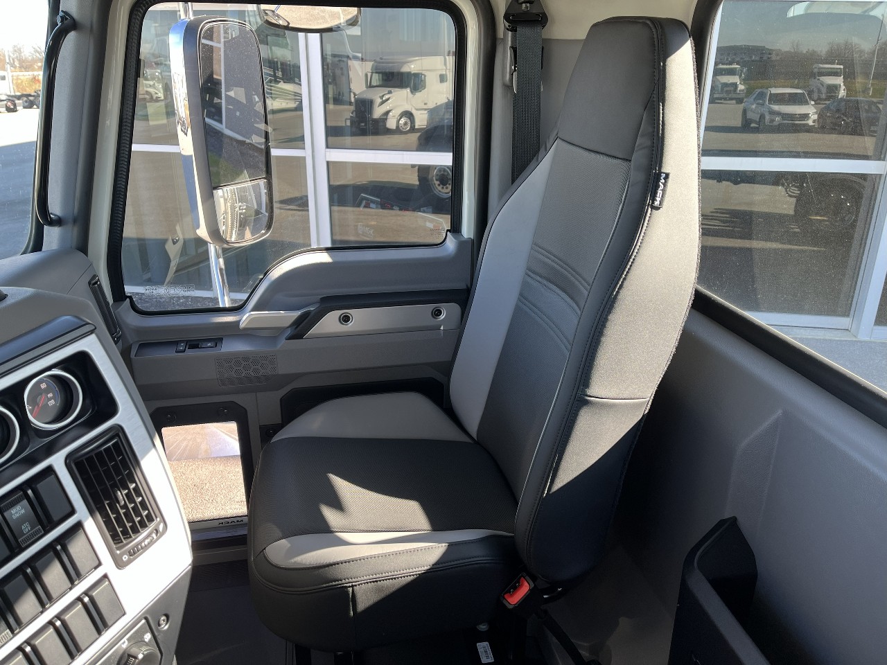 2026 Mack Granite - image 12