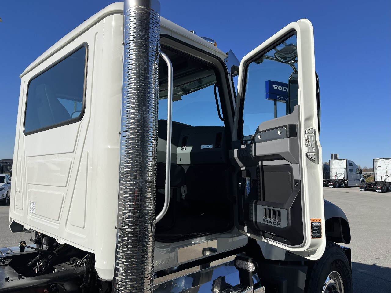 2026 Mack Granite - image 14