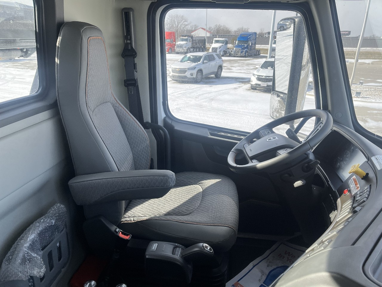 2026 Volvo - image 14