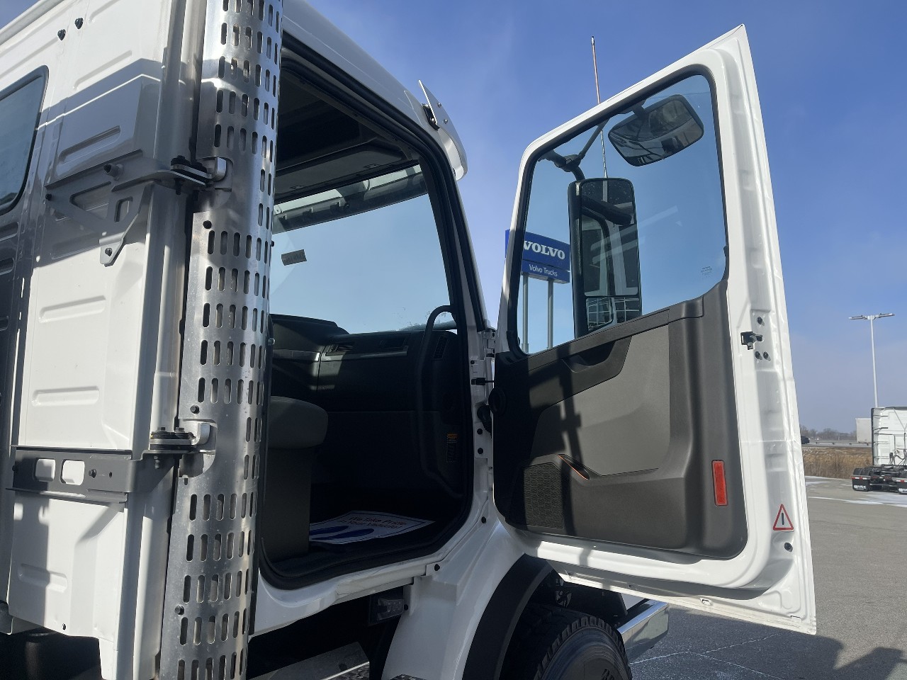 2026 Volvo - image 15