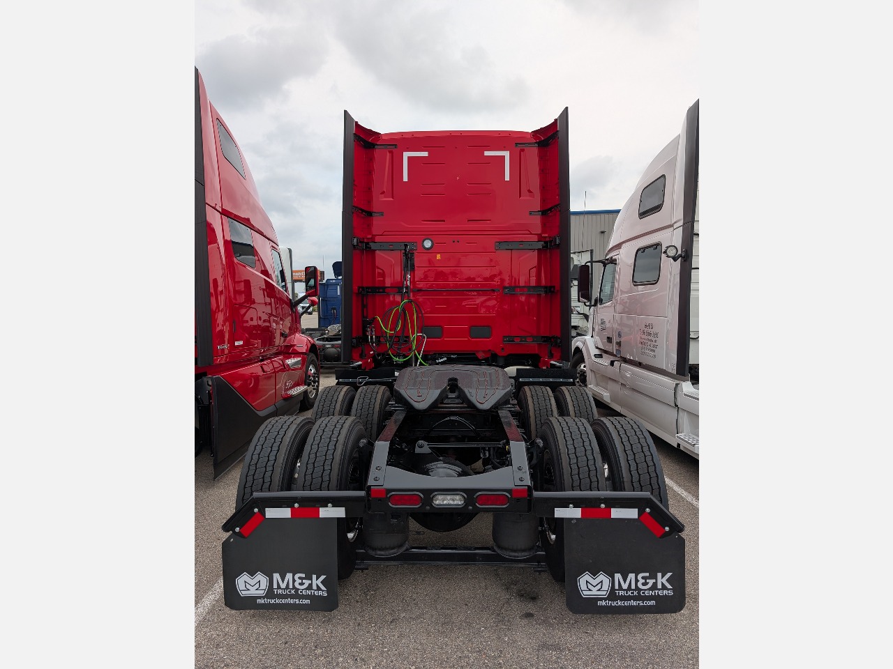 2026 Volvo - image 4