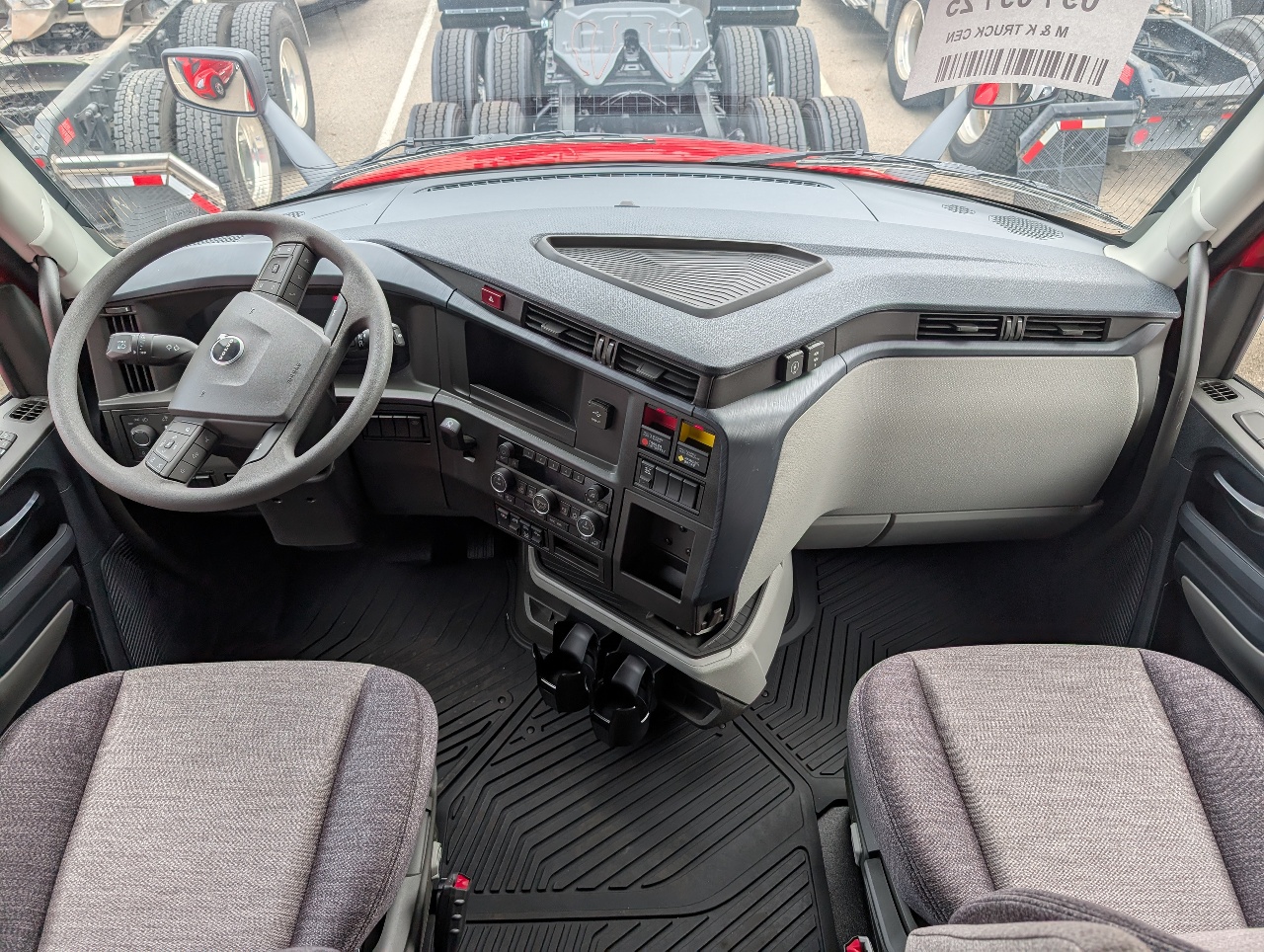 2026 Volvo - image 8