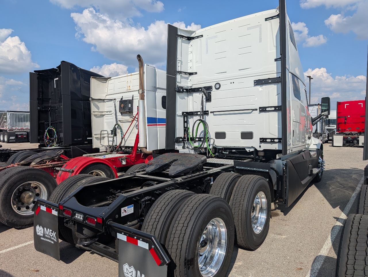 2026 Volvo - image 5