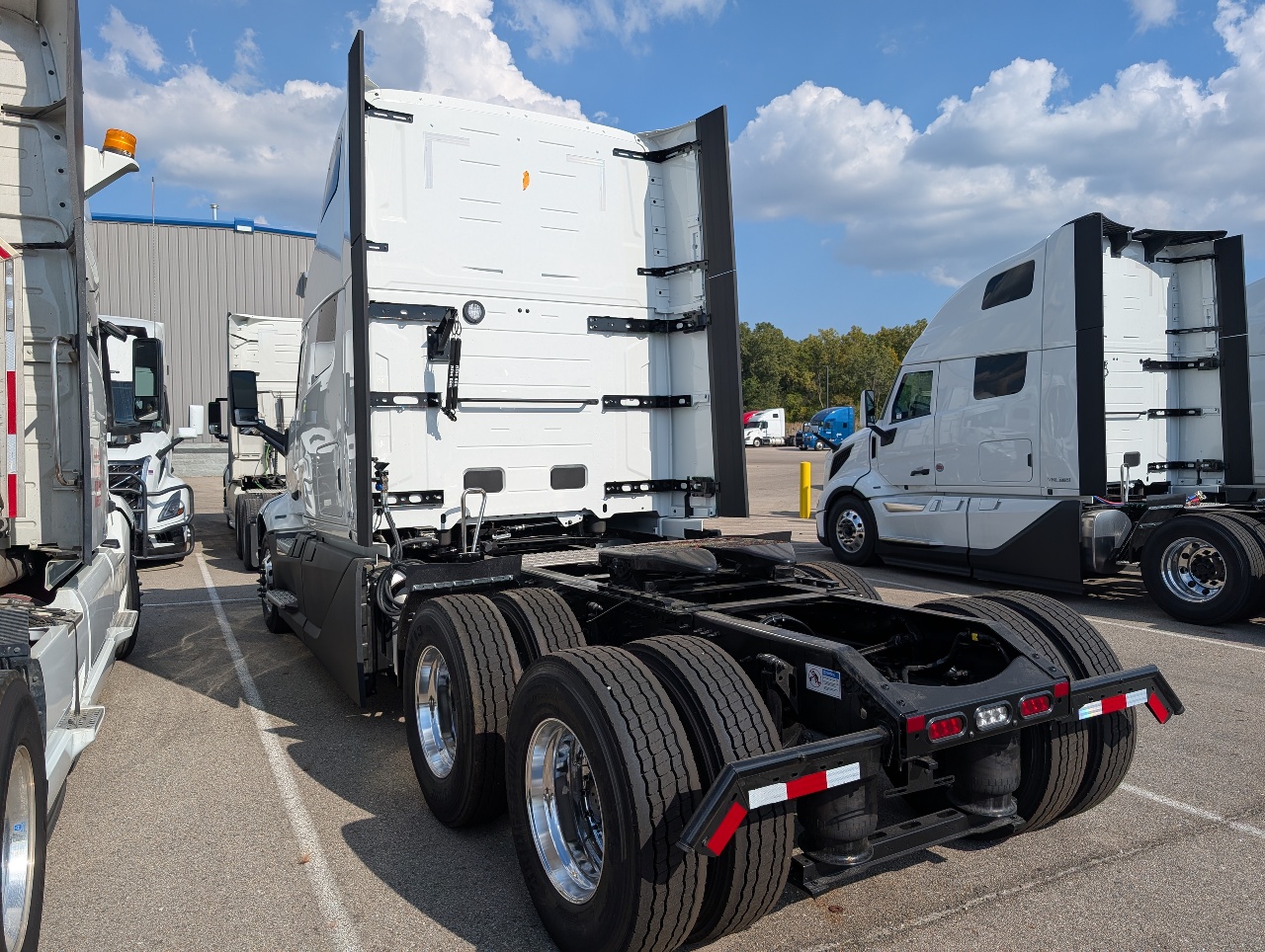 2026 Volvo - image 3