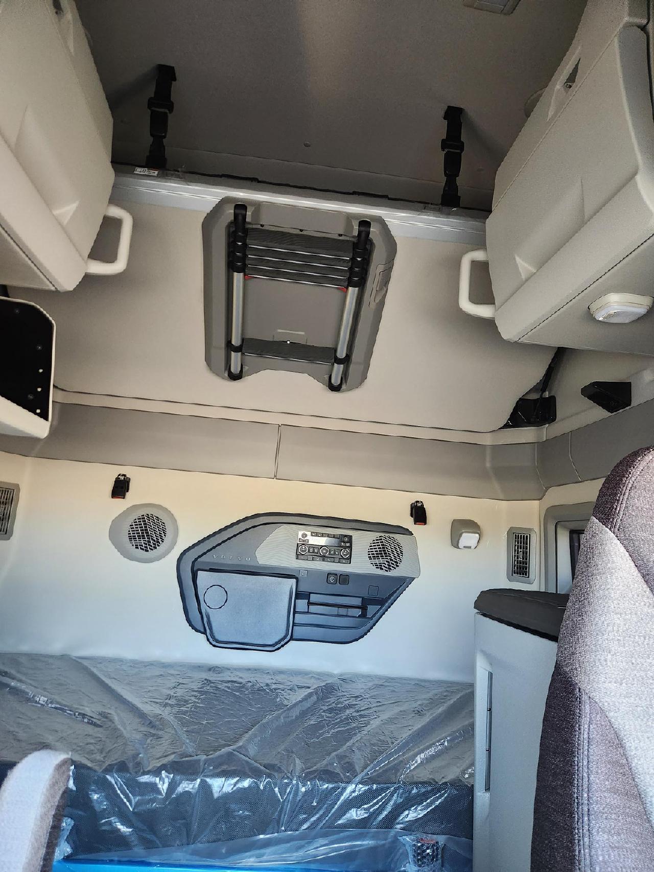 2026 Volvo - image 10