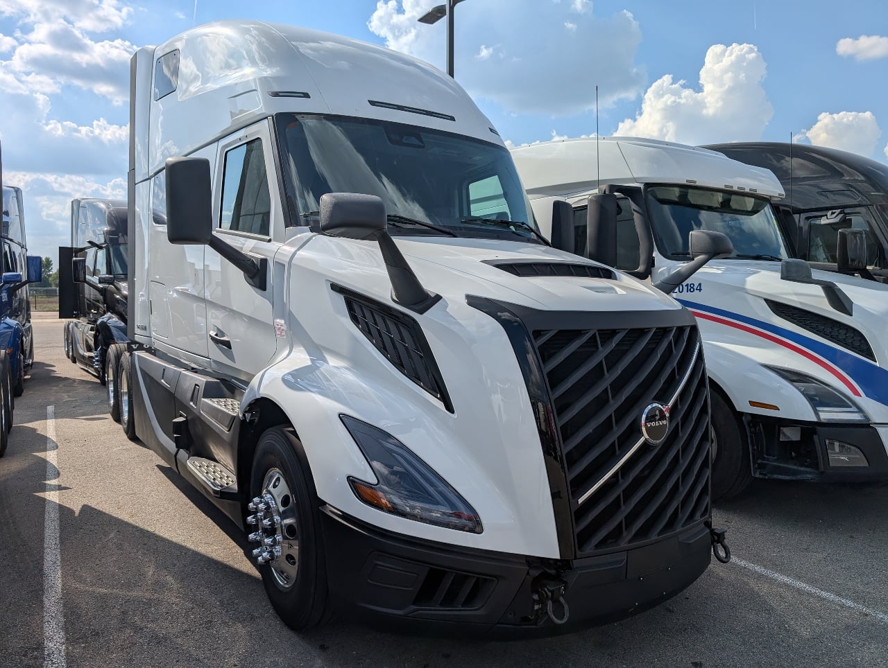 2026 Volvo - image 6