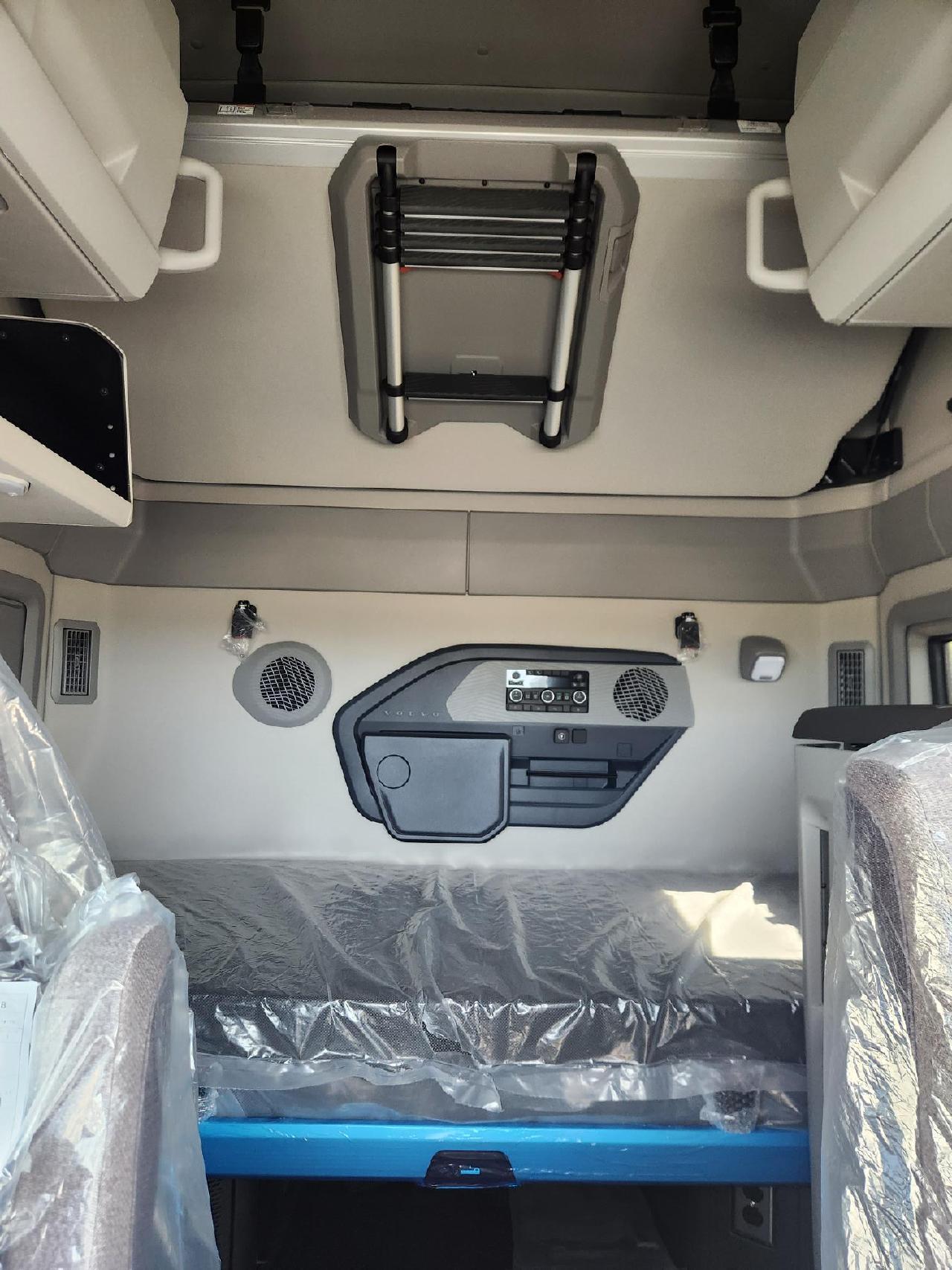 2026 Volvo - image 9