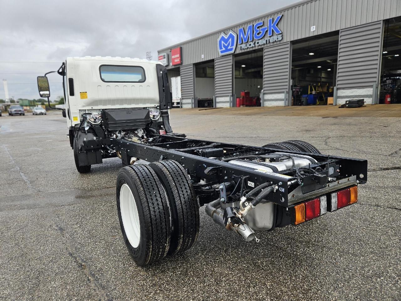 2025 Isuzu - image 3