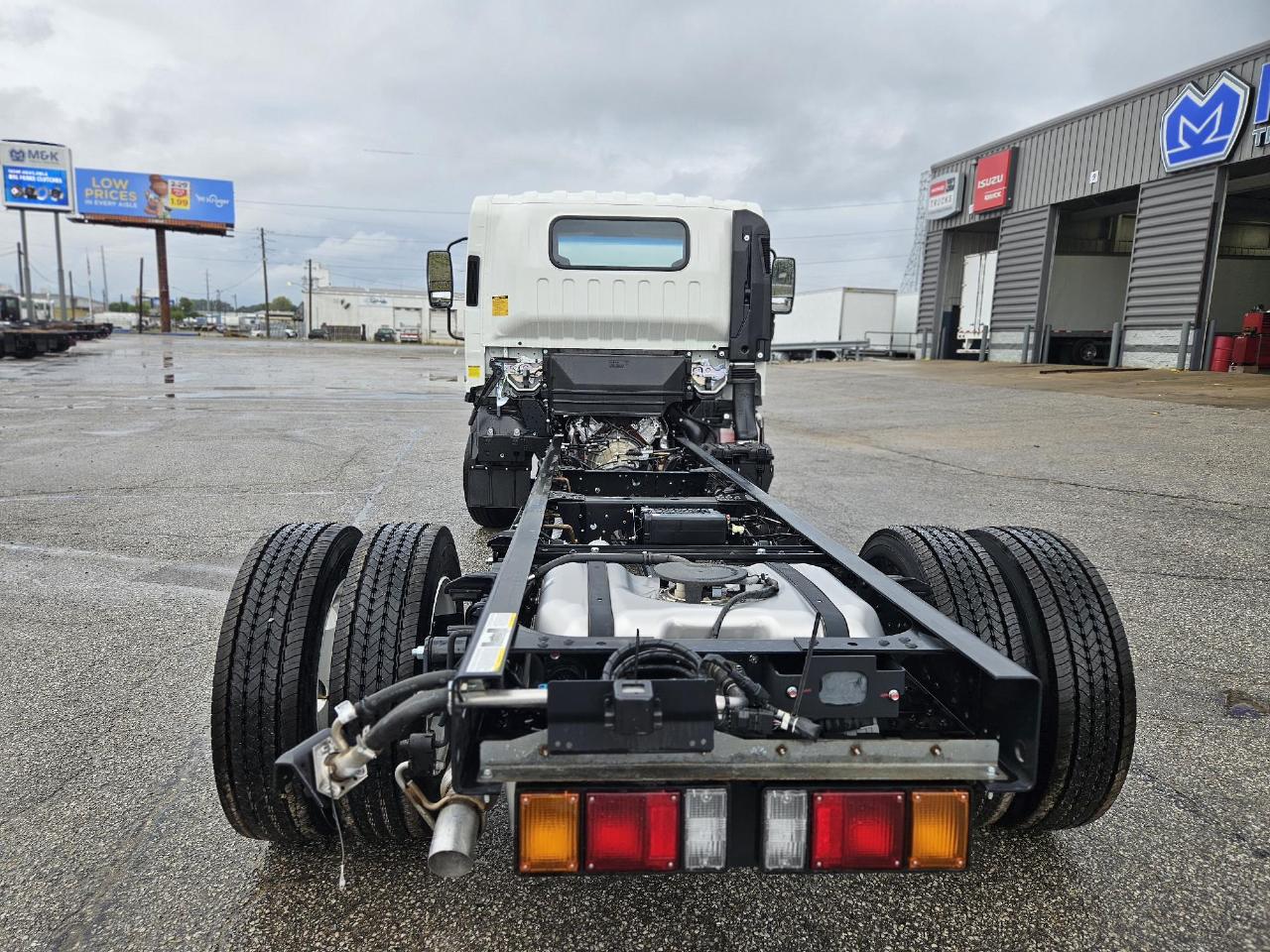 2025 Isuzu - image 4