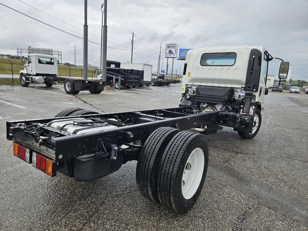 2025 Isuzu - image 5