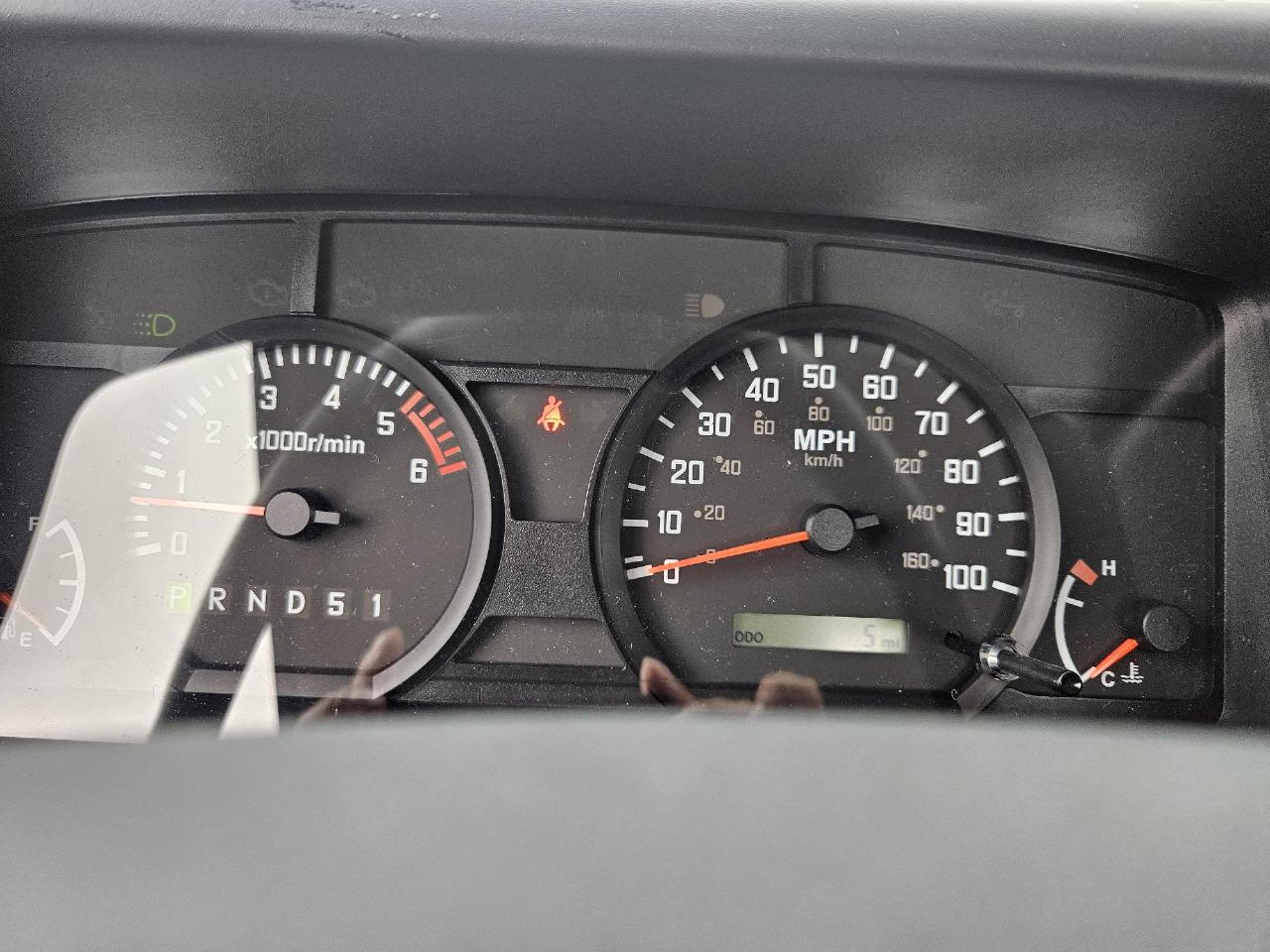 2025 Isuzu - image 7