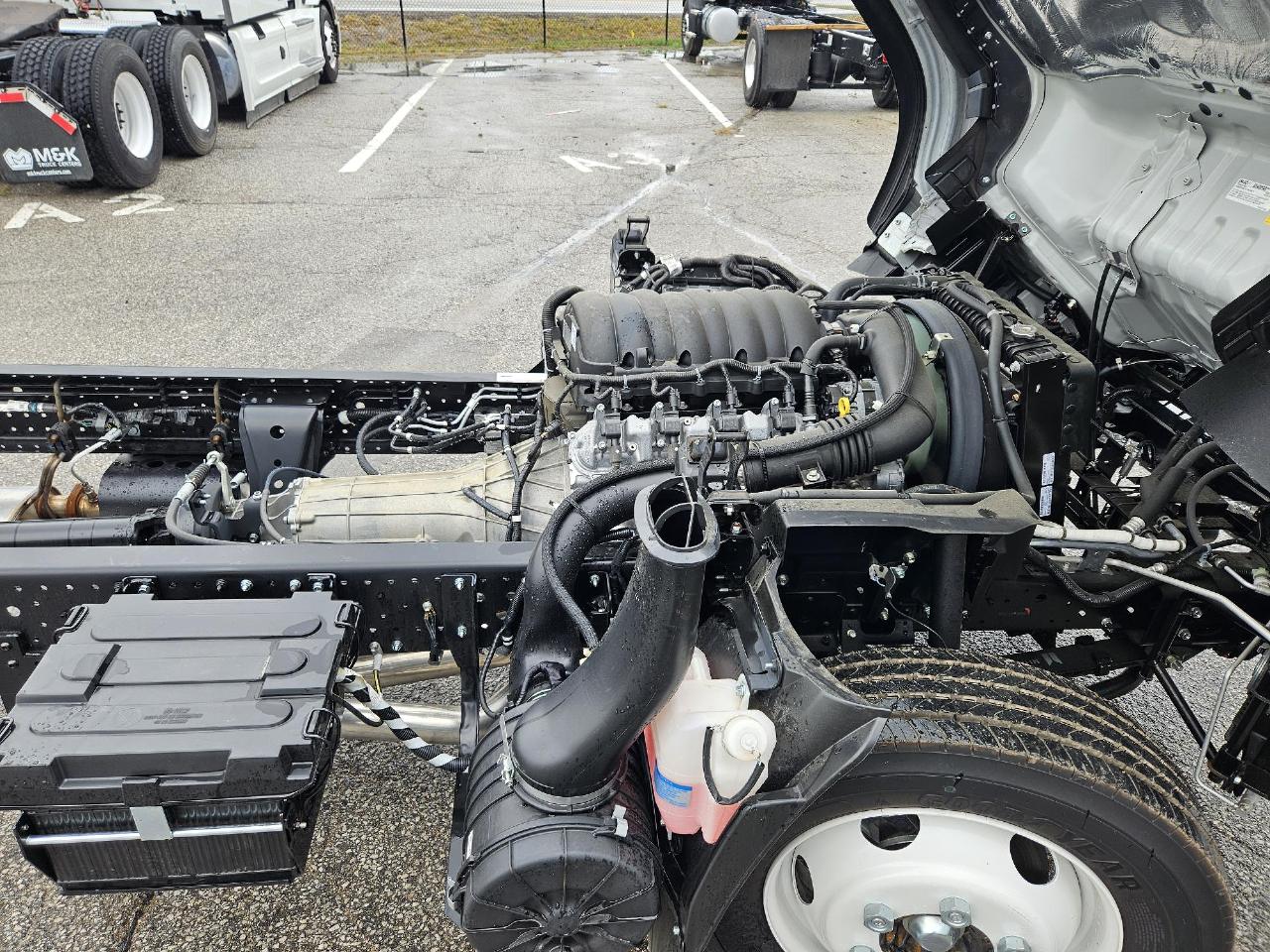 2025 Isuzu - image 9