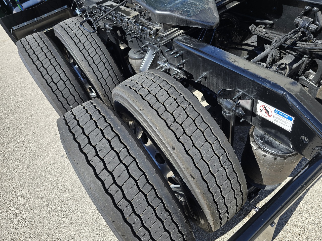 2026 Volvo - image 12