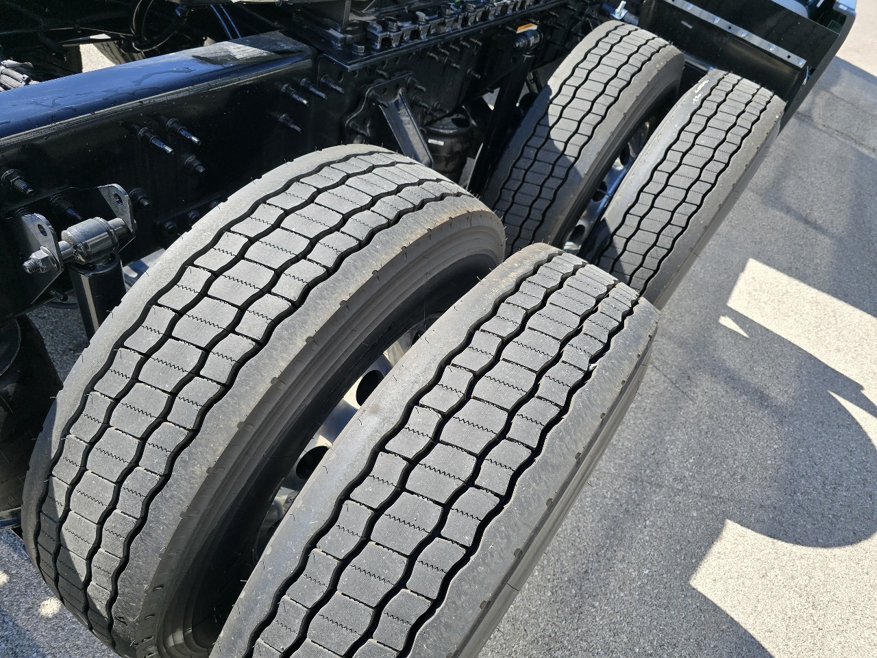 2026 Volvo - image 13