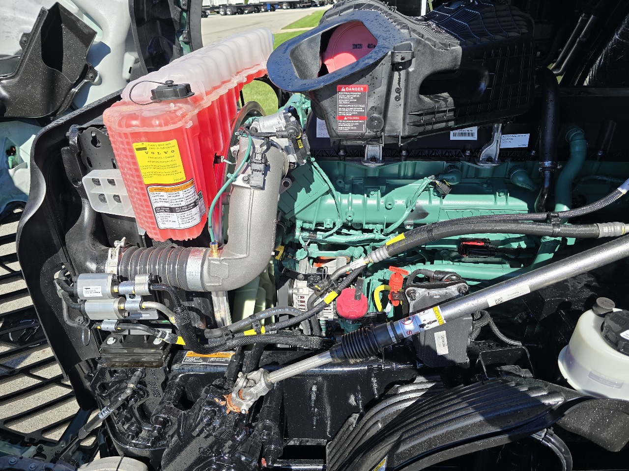 2026 Volvo - image 15