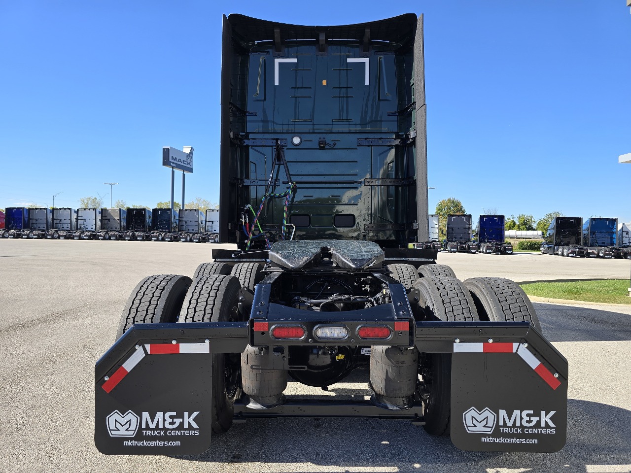 2026 Volvo - image 3