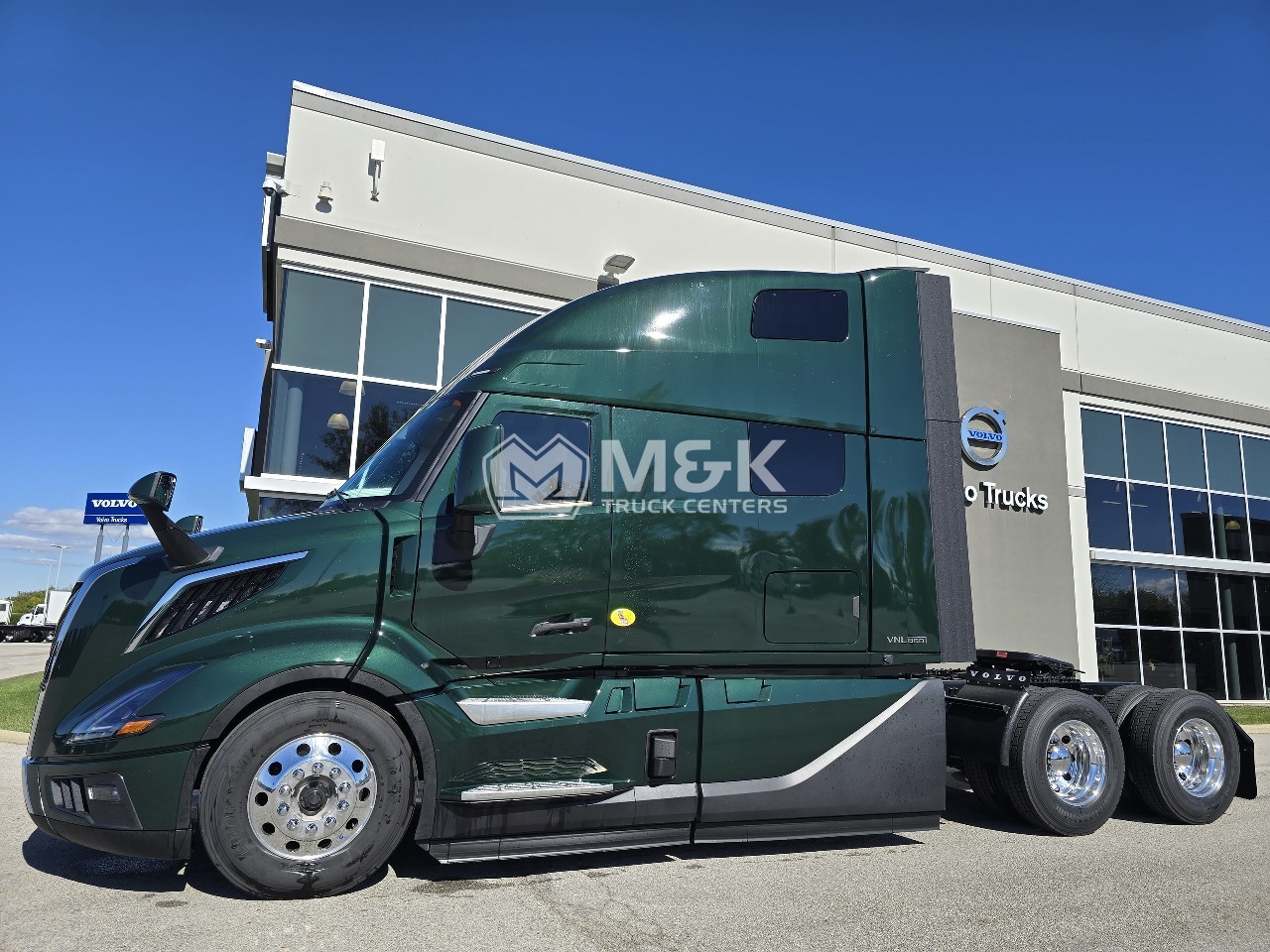 2026 Volvo - image 5