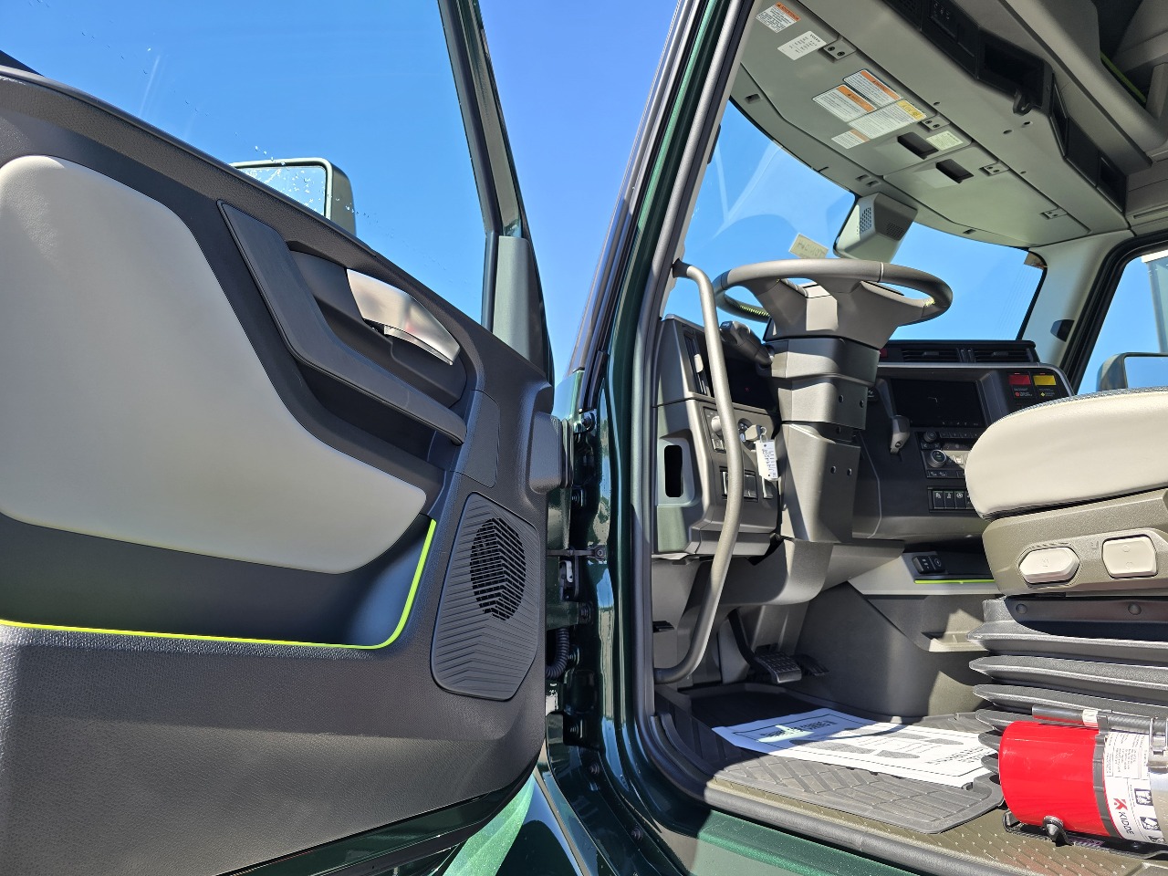 2026 Volvo - image 6