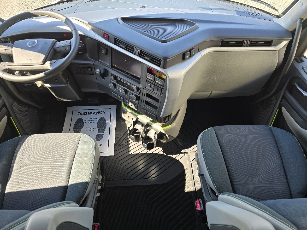 2026 Volvo - image 9